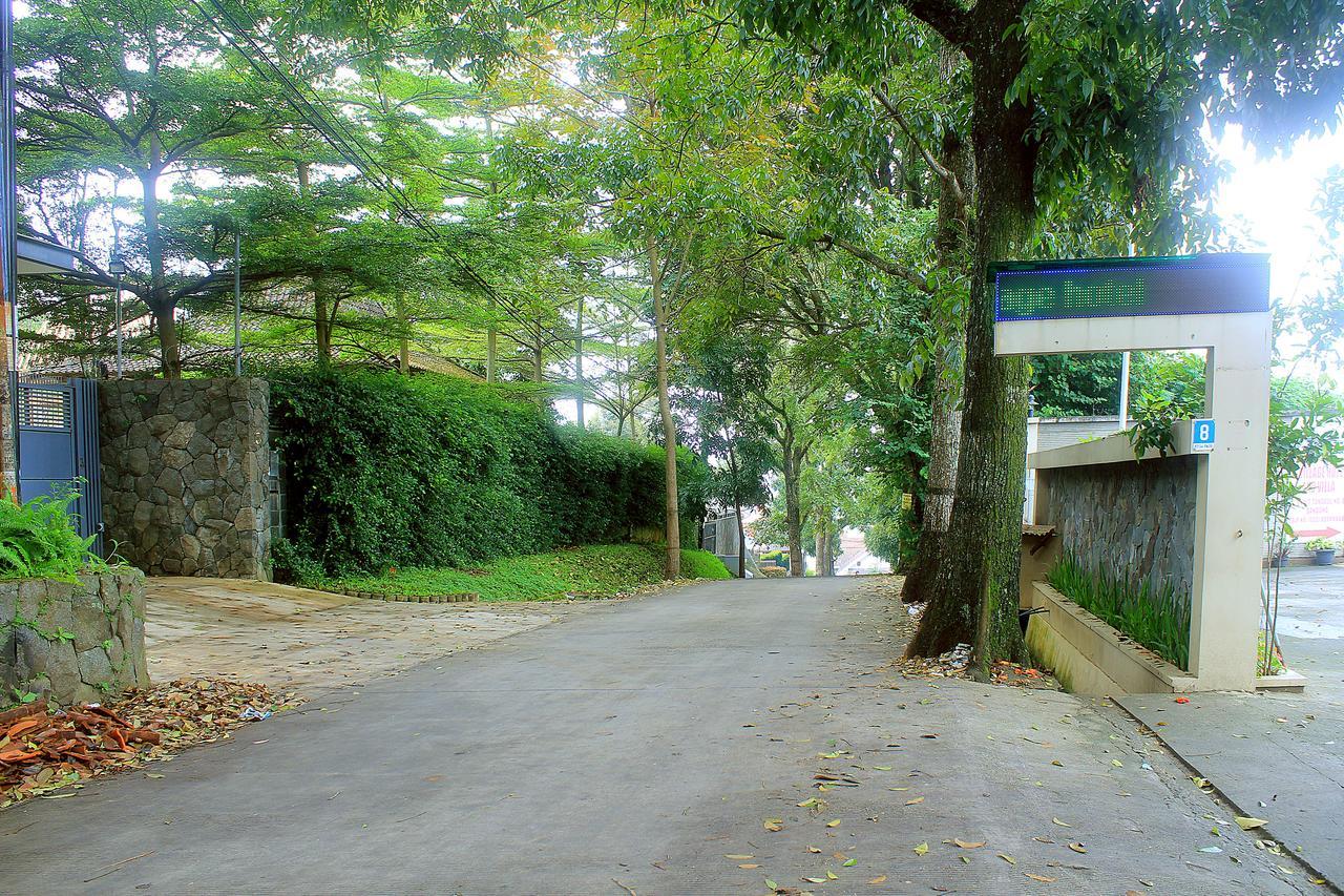 Zen Rooms Bukit Tunggul Bandung Esterno foto