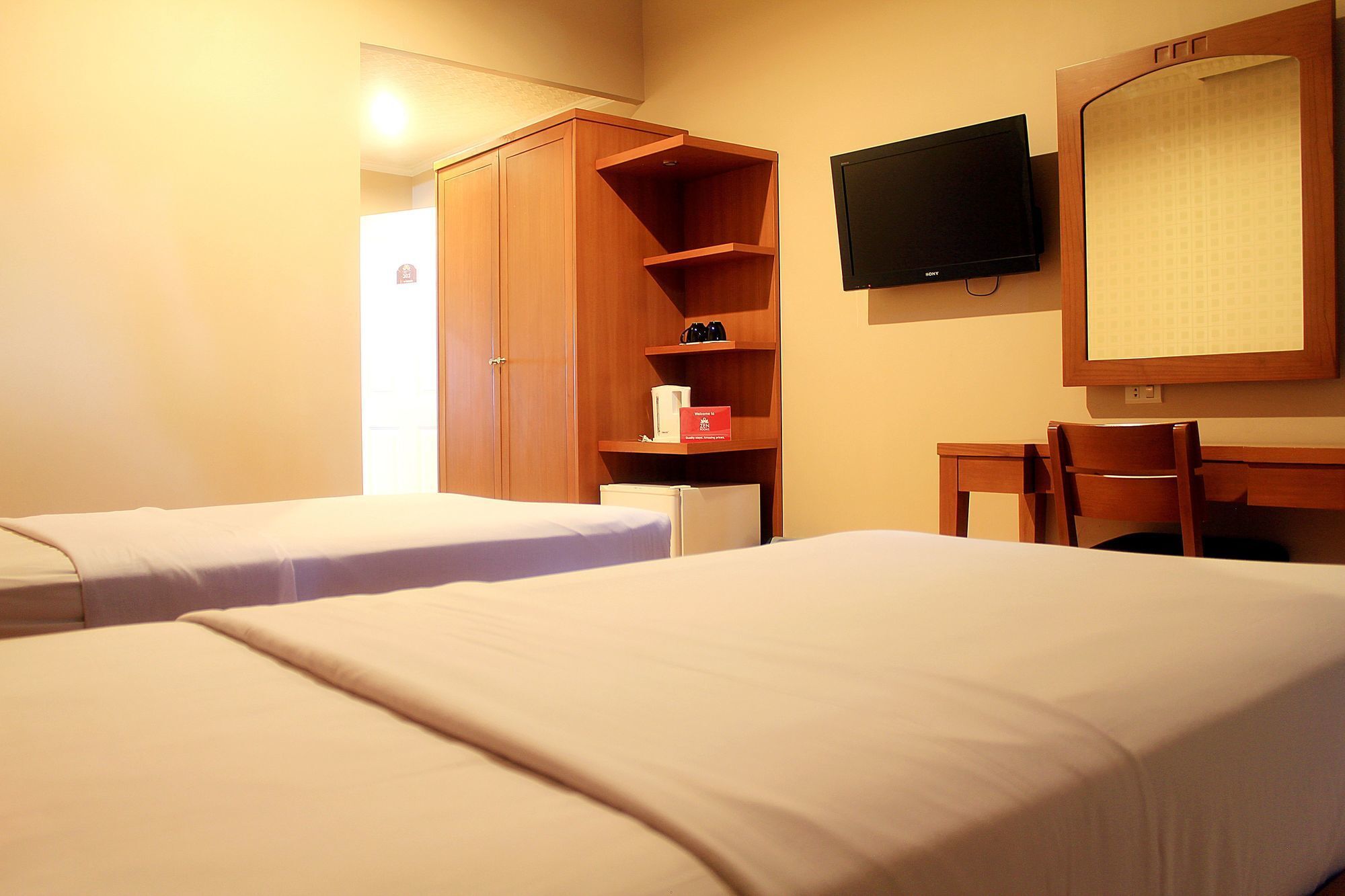 Zen Rooms Bukit Tunggul Bandung Esterno foto